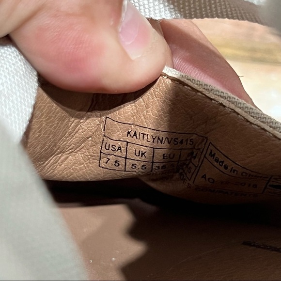 Vionic Kaitlyn Wedge Sandals - Picture 6 of 6